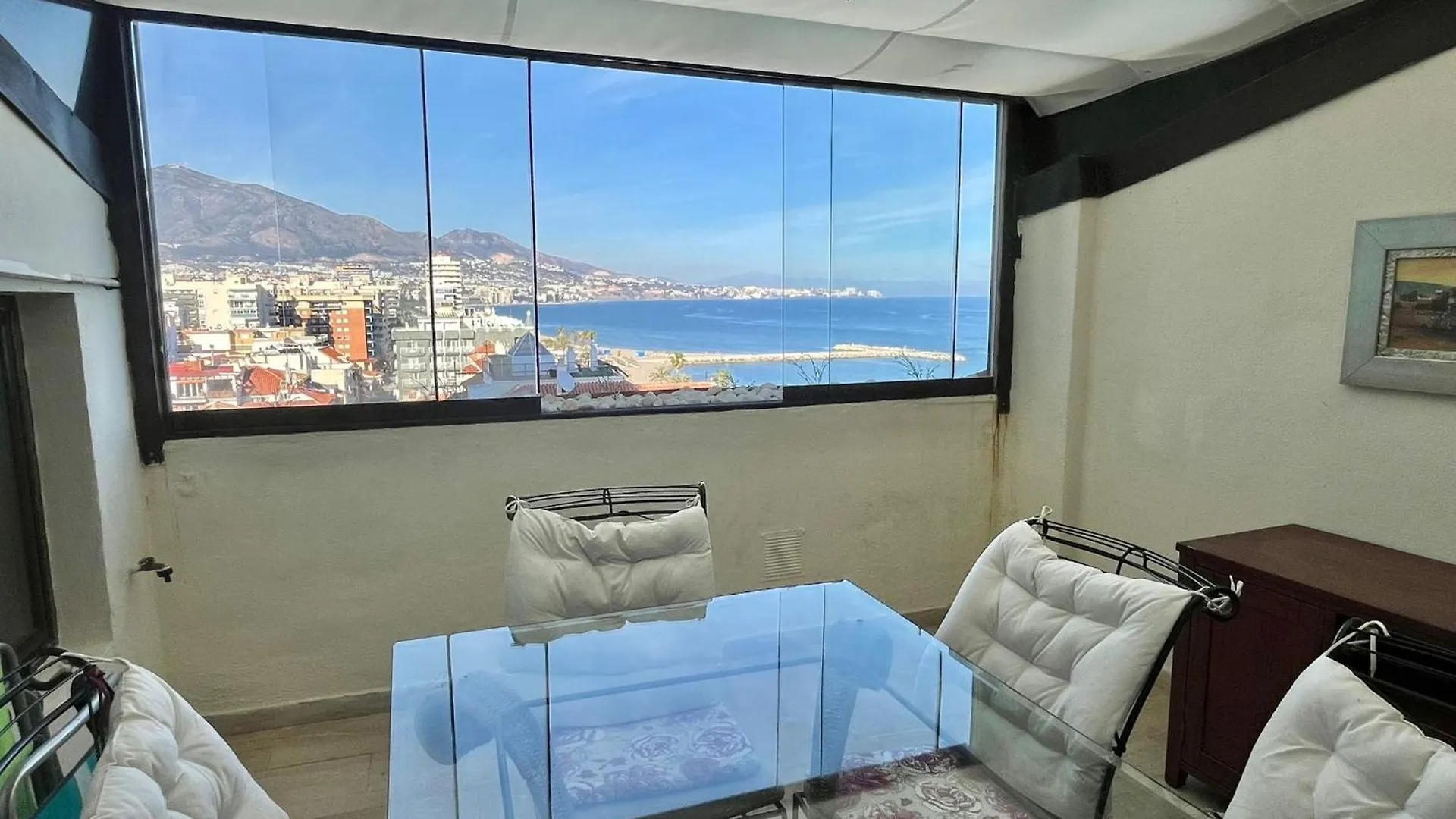 Solana Florida Seafront Apartment Fuengirola